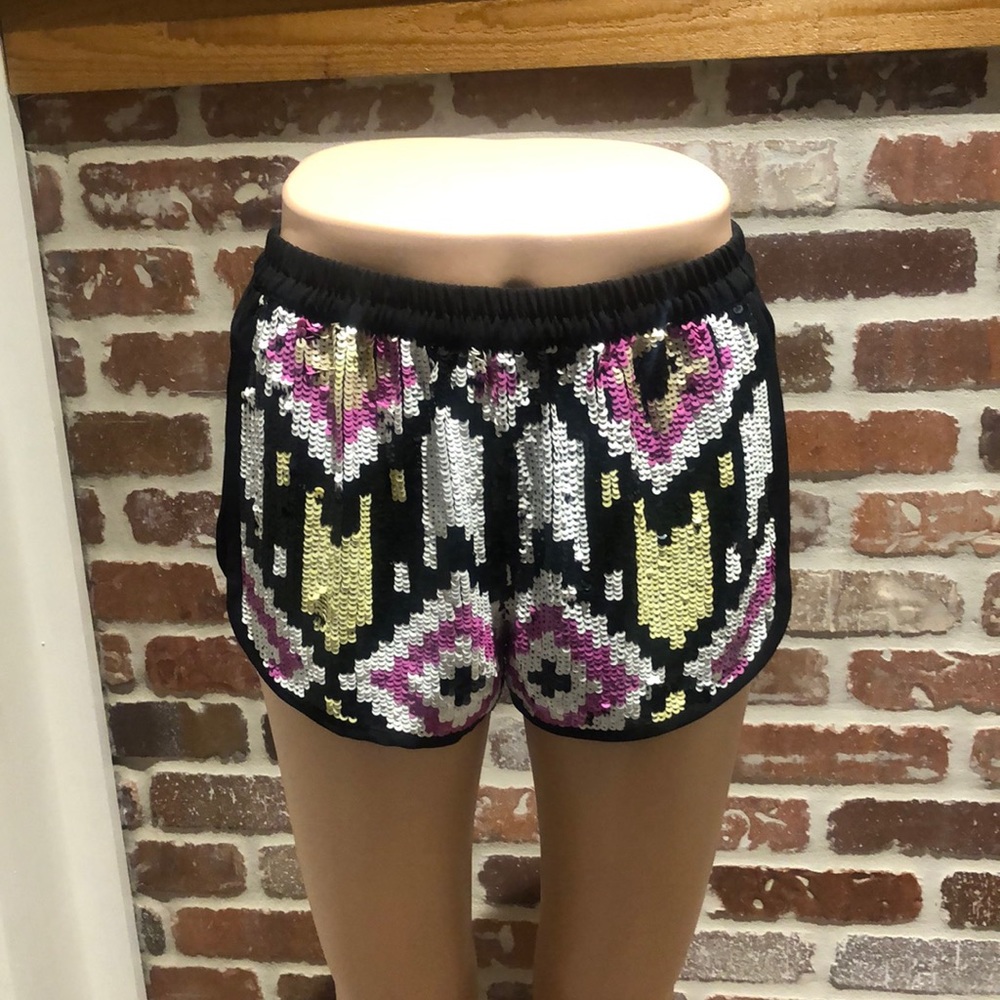 Small sequin size 2 pattern shorts